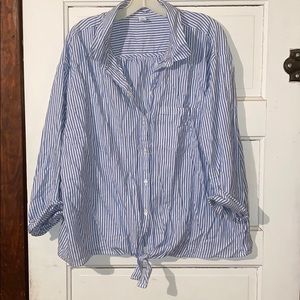 EUC Old Navy blouse with knotted front